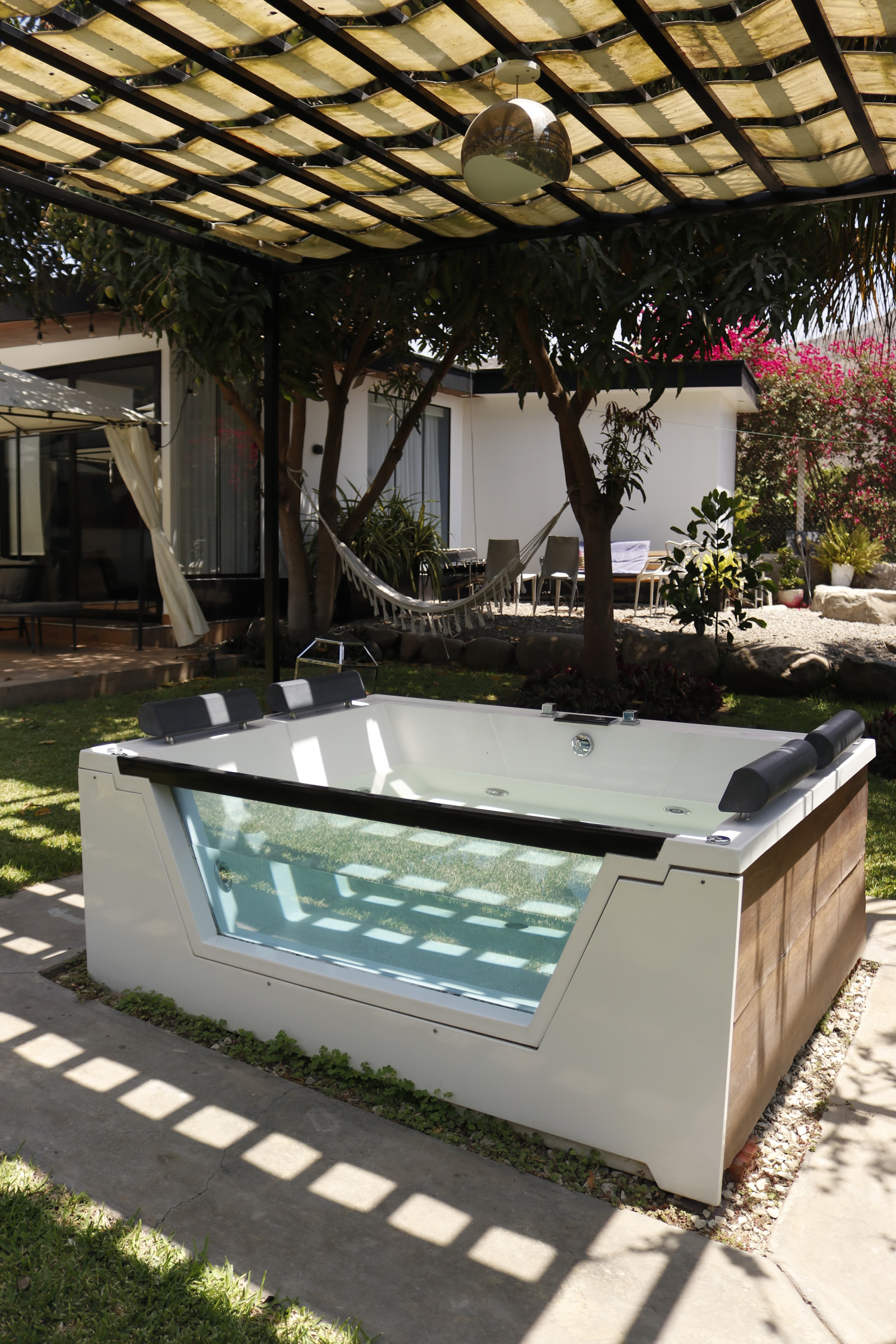 Jacuzzi exterior